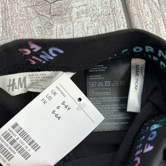 H&M size 5-6yrs Girls “Unicorns Forever” Multicolour Foil Leggings, Black, NWT - Picture 4 of 5